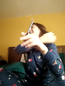 Snapshot of AntoniaHottie chatting on 12.21.25 AntoniaHottie online show from 12.21.25