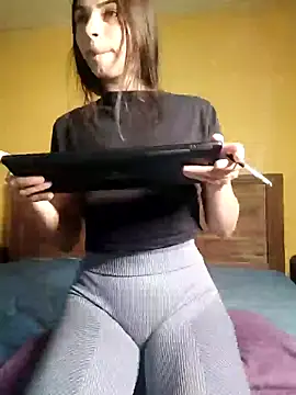 Snapshot of AntoniaHottie chatting on 05.21.26 AntoniaHottie online show from 05.21.26