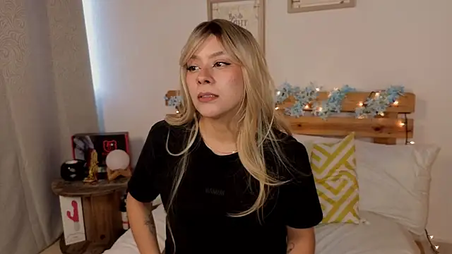 LucyMoanss online show from 05.14.26