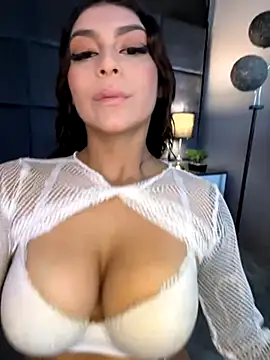 Snapshot of CHERRYY_BOMB_ chatting on 11.25.25 CHERRYY BOMB online show from 11.25.25