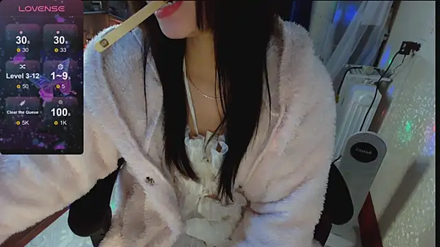 Snapshot of Lee_Mi chatting on 02.08.25 Lee Mi online show from 02.08.25