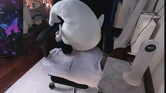 Snapshot of Lee_Mi chatting on 02.11.25 Lee Mi online show from 02.11.25