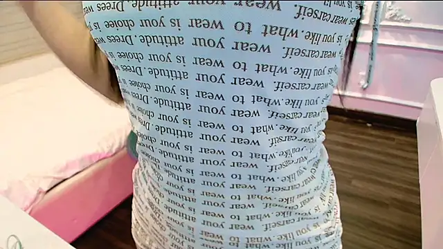 Snapshot of Lee_Mi chatting on 10.06.25 Lee Mi online show from 10.06.25