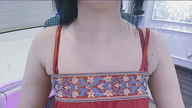 Snapshot of Lee_Mi chatting on 10.08.25 Lee Mi online show from 10.08.25