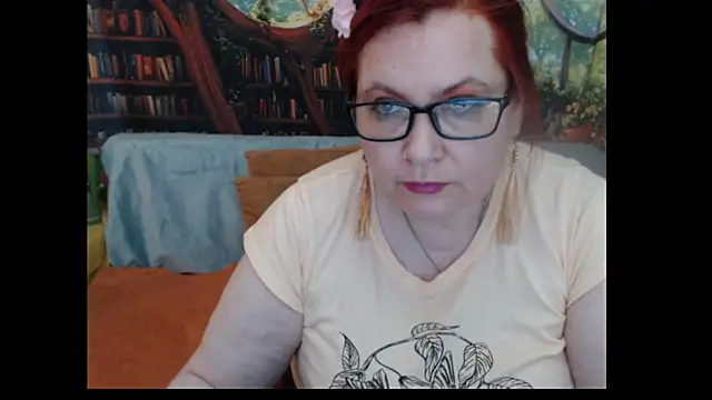 Snapshot of PlayfullMature chatting on 06.18.26 PlayfullMature online show from 06.18.26