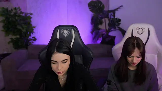 Snapshot of Tina_Breeze chatting on 11.20.25 Tina Breeze online show from 11.20.25