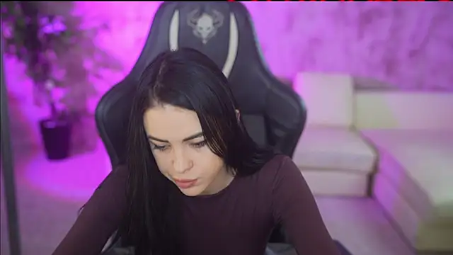 Snapshot of Tina_Breeze chatting on 11.24.25 Tina Breeze online show from 11.24.25