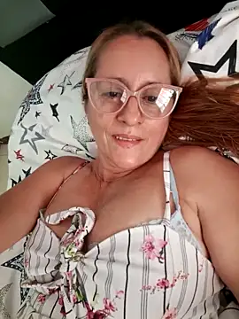 Snapshot of deisy_summers47x chatting on 02.14.25 deisy summers47x online show from 02.14.25
