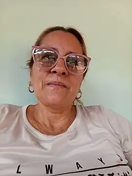 Snapshot of deisy_summers47x chatting on 02.17.25 deisy summers47x online show from 02.17.25