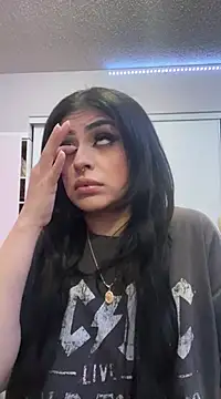 ThickerThanYoBitch online show from 01.05.25