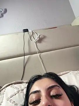 ThickerThanYoBitch online show from 09.18.25