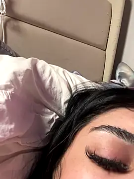 ThickerThanYoBitch online show from 10.13.25