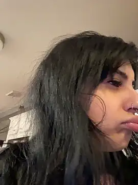 ThickerThanYoBitch online show from 12.17.25