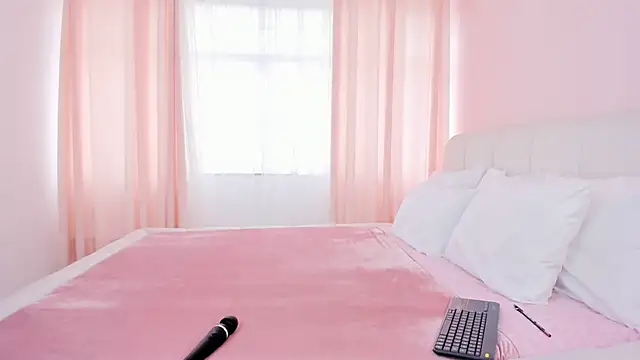 Snapshot of camila__joy chatting on 12.10.24 camila joy online show from 12.10.24