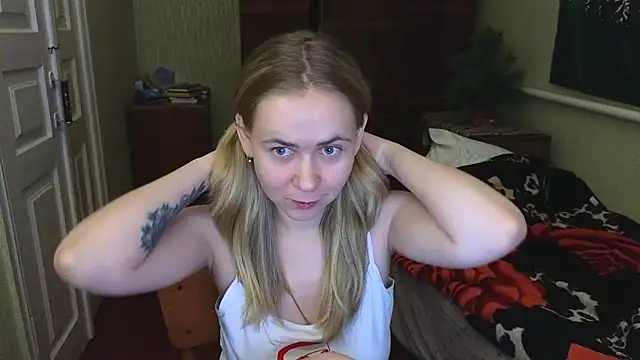 Riley Roo online show from 12.18.24