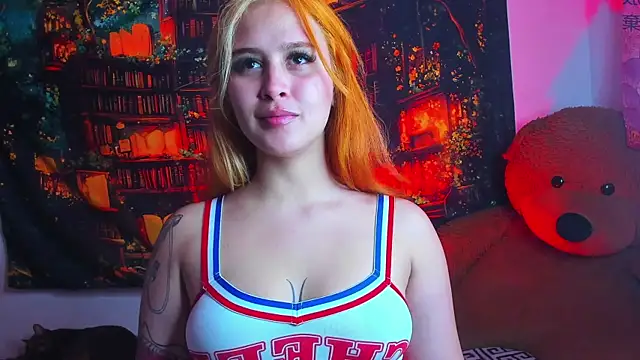 Snapshot of Elena-Rosse chatting on 11.18.25 Elena-Rosse online show from 11.18.25