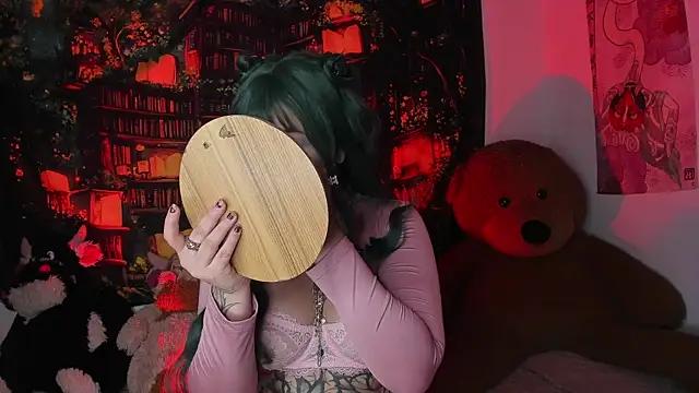 Snapshot of Elena-Rosse chatting on 11.20.25 Elena-Rosse online show from 11.20.25