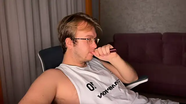 kiopiggy online show from 11.28.25