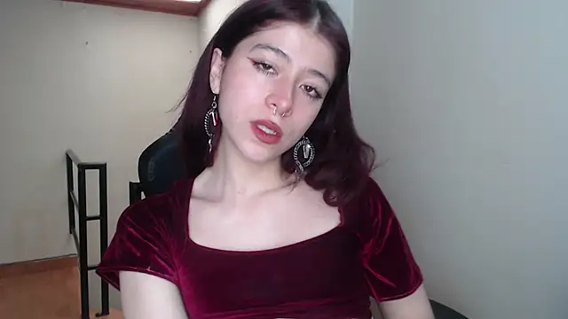 Snapshot of SuzzyyM chatting on 01.27.25 SuzzyyM online show from 01.27.25