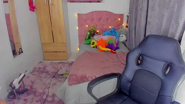 Snapshot of saralolo420 chatting on 12.24.24 saralolo420 online show from 12.24.24