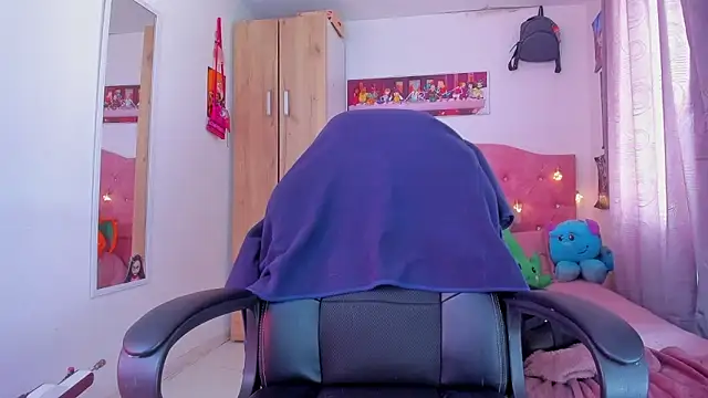 Snapshot of saralolo420 chatting on 12.27.24 saralolo420 online show from 12.27.24