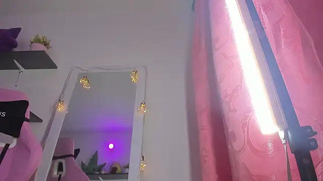 Snapshot of saralolo420 chatting on 02.04.25 saralolo420 online show from 02.04.25