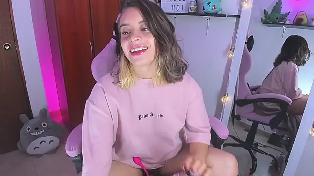 Snapshot of saralolo420 chatting on 02.05.25 saralolo420 online show from 02.05.25