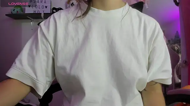 Snapshot of saralolo420 chatting on 10.21.25 saralolo420 online show from 10.21.25