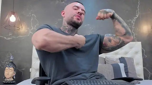 Snapshot of BruceDallas chatting on 01.19.25 BruceDallas online show from 01.19.25