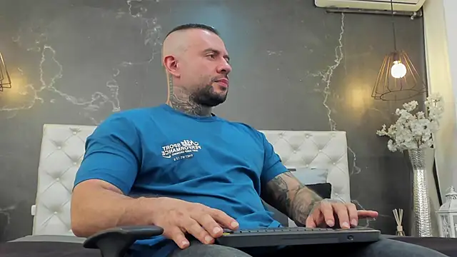 Snapshot of BruceDallas chatting on 01.21.25 BruceDallas online show from 01.21.25