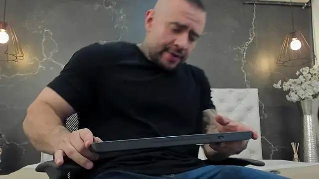 Snapshot of BruceDallas chatting on 01.31.25 BruceDallas online show from 01.31.25