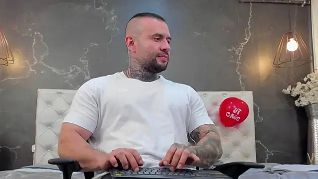 Snapshot of BruceDallas chatting on 02.15.25 BruceDallas online show from 02.15.25