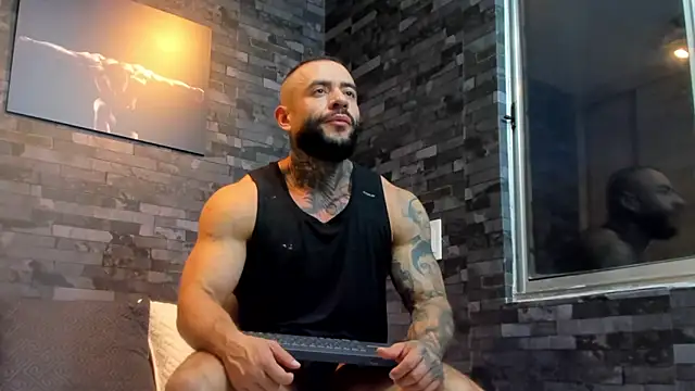 Snapshot of BruceDallas chatting on 10.05.25 BruceDallas online show from 10.05.25