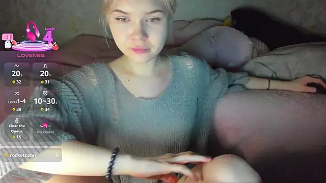 Snapshot of Dopaminegirl chatting on 03.02.25 Dopaminegirl online show from 03.02.25