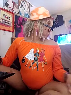 Snapshot of Mune_Raez_6 chatting on 10.21.25 Mune Raez 6 online show from 10.21.25