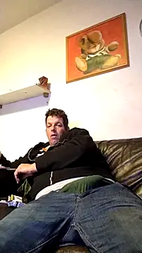 Snapshot of Knuffelstaaf123 chatting on 10.14.25 Knuffelstaaf123 online show from 10.14.25