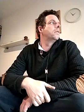 Snapshot of Knuffelstaaf123 chatting on 11.08.25 Knuffelstaaf123 online show from 11.08.25