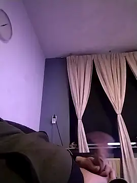 Snapshot of Knuffelstaaf123 chatting on 11.15.25 Knuffelstaaf123 online show from 11.15.25