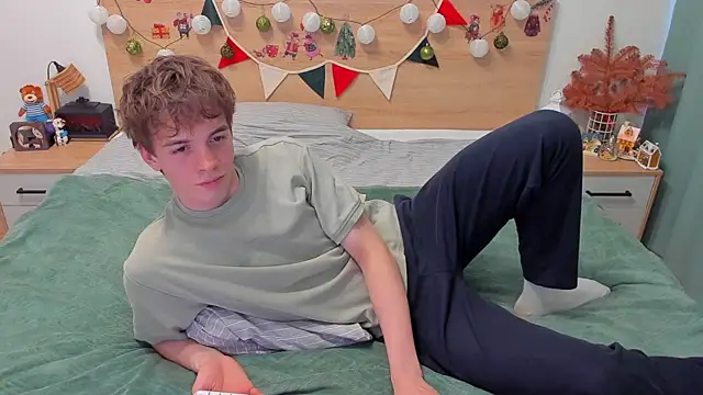 Snapshot of Fandi_777 chatting on 12.23.25 Fandi 777 online show from 12.23.25