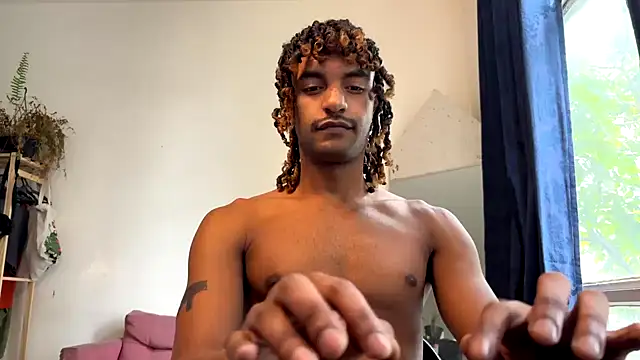 Snapshot of gerson173Hugo chatting on 10.08.25 gerson173Hugo online show from 10.08.25