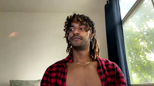 Snapshot of gerson173Hugo chatting on 10.28.25 gerson173Hugo online show from 10.28.25