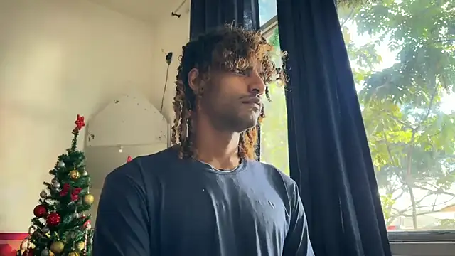 Snapshot of gerson173Hugo chatting on 11.26.25 gerson173Hugo online show from 11.26.25