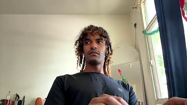 Snapshot of gerson173Hugo chatting on 11.28.25 gerson173Hugo online show from 11.28.25