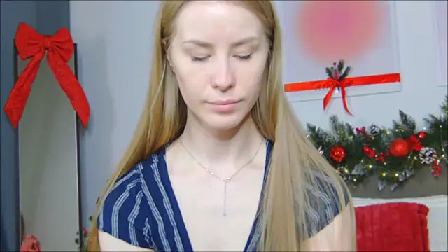 Snapshot of VioletiSwone chatting on 12.20.25 VioletiSwone online show from 12.20.25