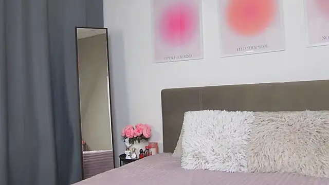 Snapshot of VioletiSwone chatting on 03.11.26 VioletiSwone online show from 03.11.26