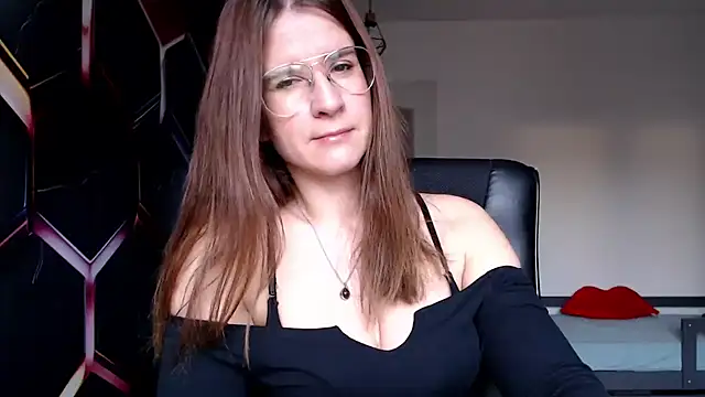 Snapshot of KayaRose chatting on 12.19.24 KayaRose online show from 12.19.24