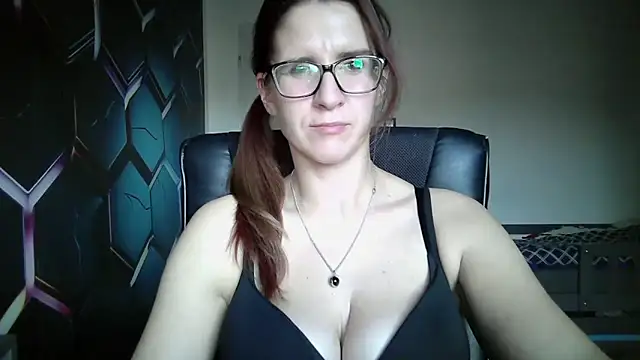 Snapshot of KayaRose chatting on 09.19.25 KayaRose online show from 09.19.25