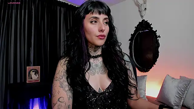 Snapshot of nasty_aliice1 chatting on 12.18.25 nasty aliice1 online show from 12.18.25