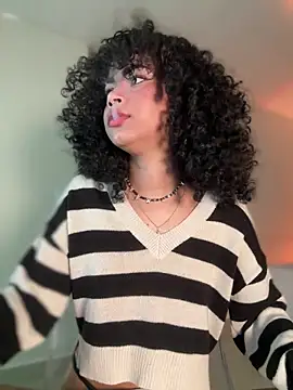 Lianh Benett online show from 01.22.25