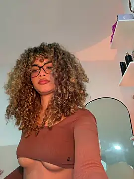 Lianh Benett online show from 04.29.26